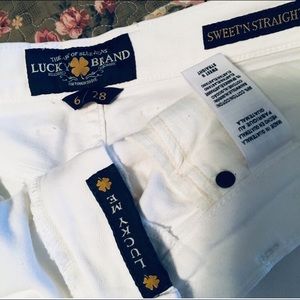 Lucky Brand Jeans - Lucky Sweet N Straight white jeans in LNC size 6 Lucky Brand Jeans - Lucky Sweet N Straight white jeans in LNC size 6